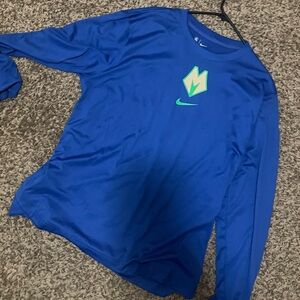 NIKE Milwaukee Bucks city, edition, shooting shirt
EUC